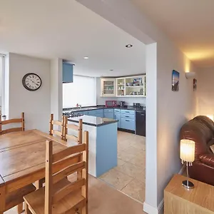 Host & - Sunset View Apartment Whitby