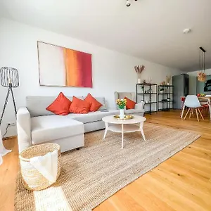 Sunset Club - L Balkon - Kueche - Parkplatz , Memmingen Germania